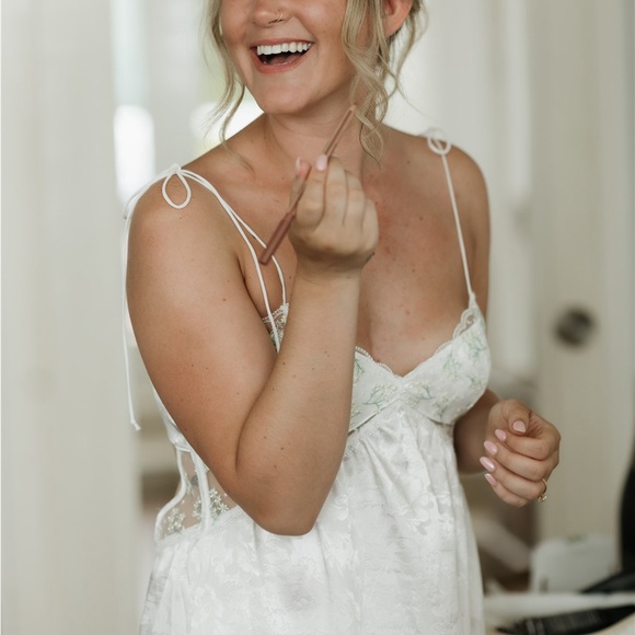 FOR LOVE AND LEMONS: Slip for wedding day getting ready - Picture 3 of 5